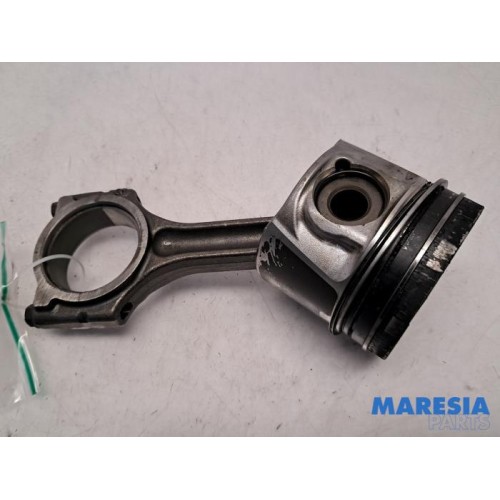Renault - Trafic - Connecting rod