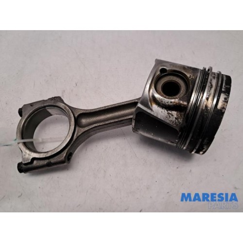 Renault - Trafic - Connecting rod