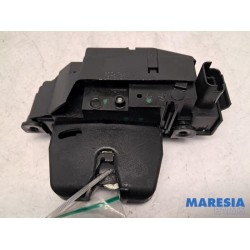 Peugeot - 308 - Tailgate lock mechanism