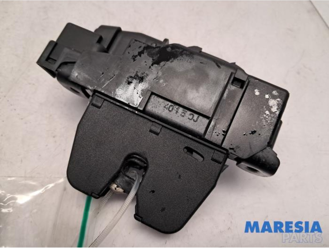Peugeot - 308 - Tailgate lock mechanism