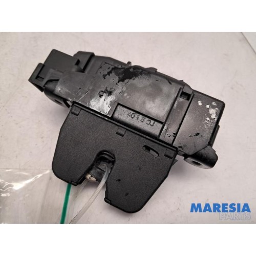 Peugeot - 308 - Tailgate lock mechanism