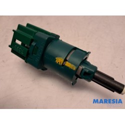 Peugeot - 308 - Brake light switch
