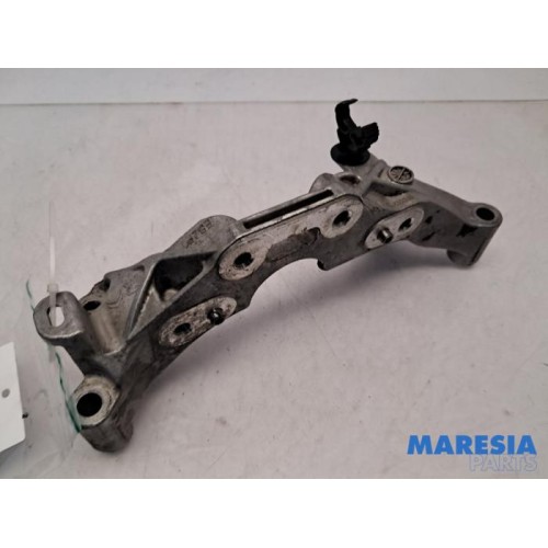 Citroen - C4 Cactus - Engine mount