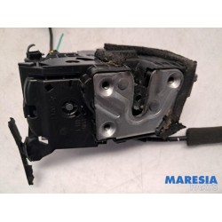 Renault - Captur - Front door lock mechanism 4-door, right