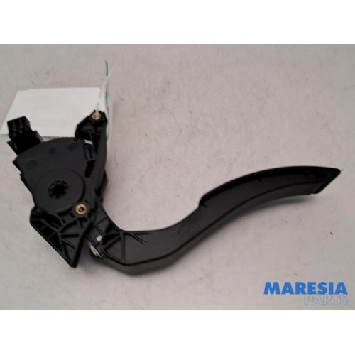 Renault - Captur - Accelerator pedal
