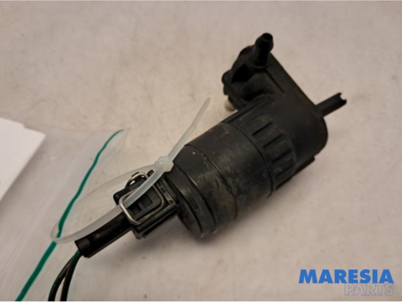 Fiat - 500 - Scheibensprüherpumpe vorne