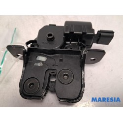 Renault - Captur - Tailgate lock mechanism