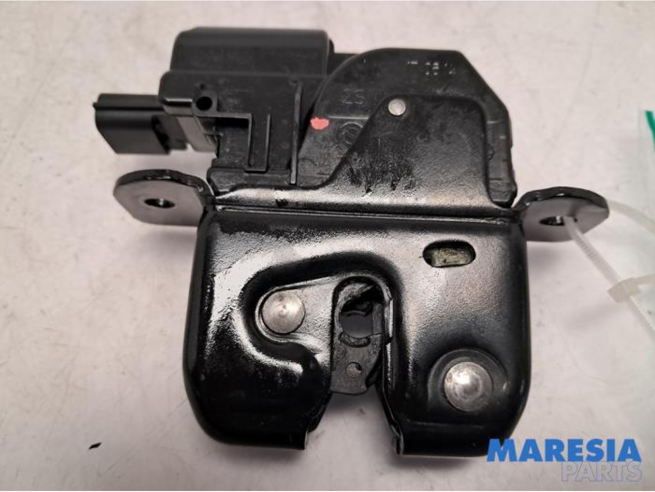 Renault - Captur - Tailgate lock mechanism