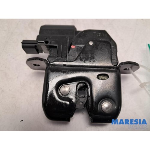 Renault - Captur - Tailgate lock mechanism