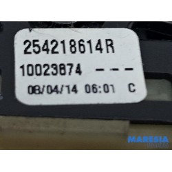 Renault - Captur - Electric window switch