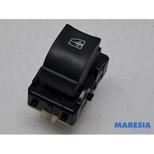 Renault - Captur - Electric window switch