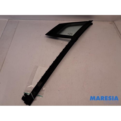 Renault - Captur - Quarter light, front left