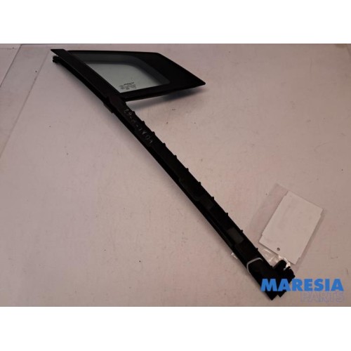 Renault - Captur - Quarter light, front right