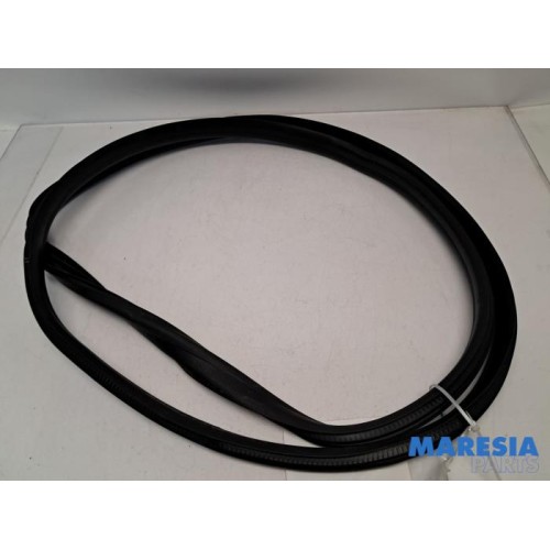 Renault - Captur - Portierrubber 4Deurs rechts-voor