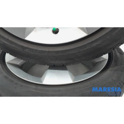 Peugeot - 3008 - Sportvelgenset + banden