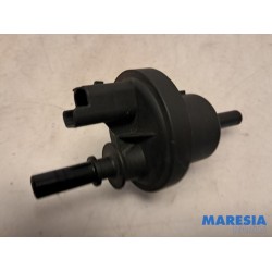 Renault - Captur - Vacuum valve