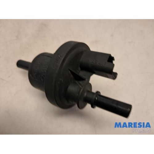 Renault - Captur - Vacuum valve