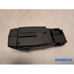 Renault - Captur - Steering wheel mounted radio control