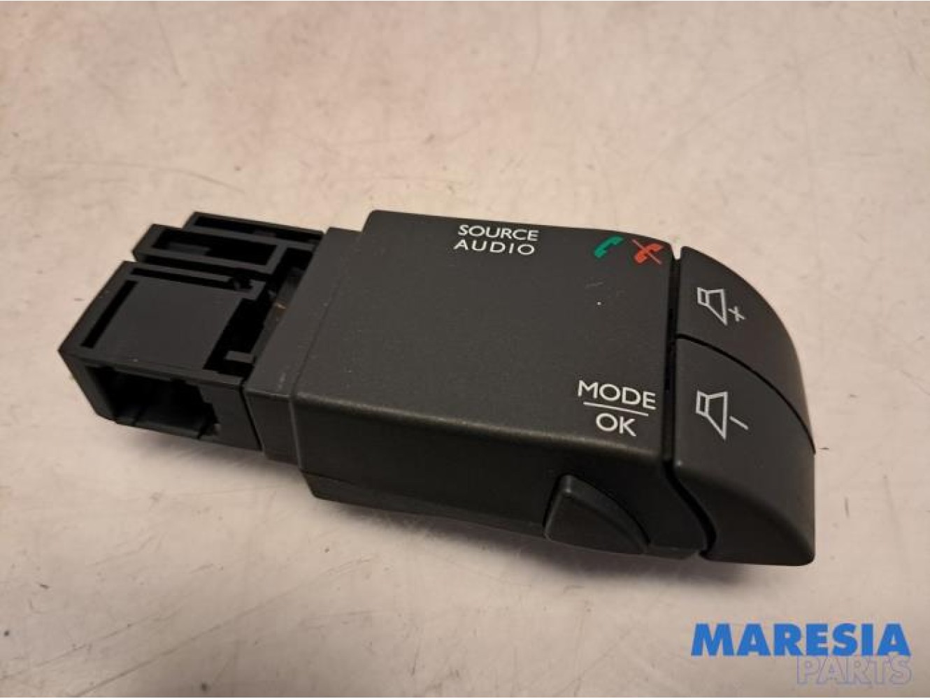 Renault - Captur - Steering wheel mounted radio control