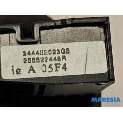 Renault - Captur - Steering wheel mounted radio control