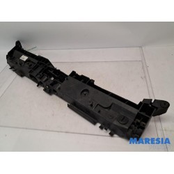 Renault - Captur - Lock plate
