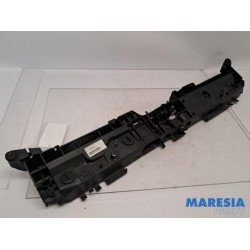 Renault - Captur - Lock plate