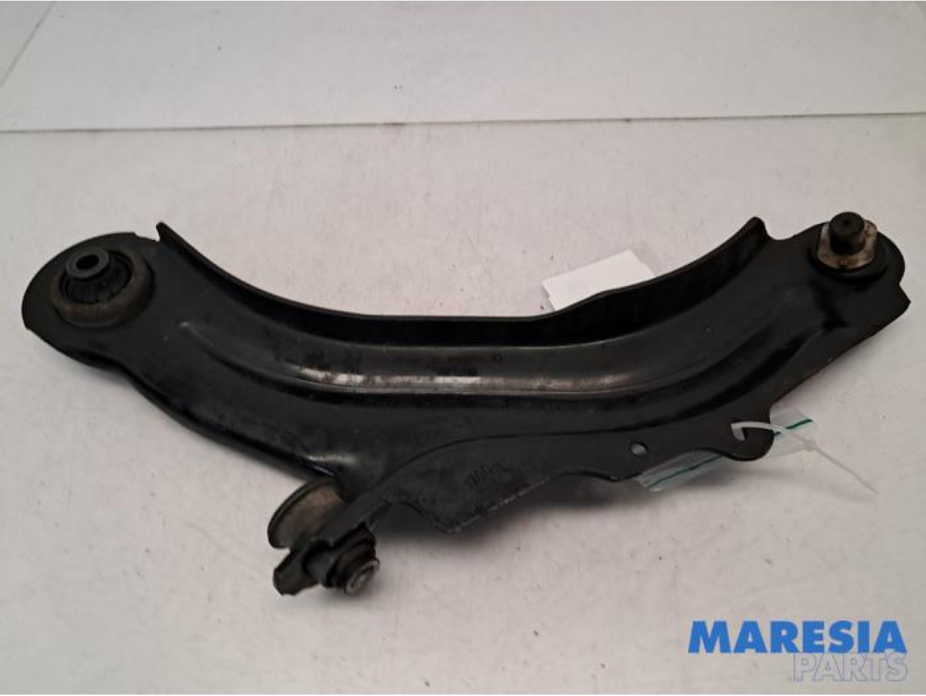 Renault - Captur - Front lower wishbone, left