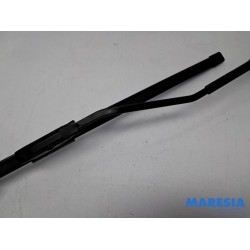 Renault - Captur - Front wiper arm