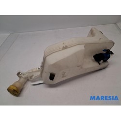 Renault - Clio - Front windscreen washer reservoir