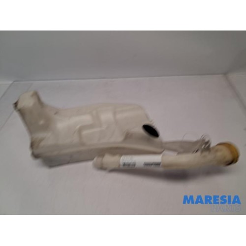 Renault - Clio - Front windscreen washer reservoir
