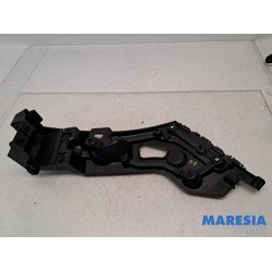 Renault - Clio - Rear bumper frame
