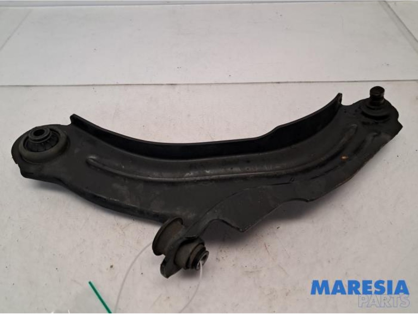 Renault - Clio - Front lower wishbone, left