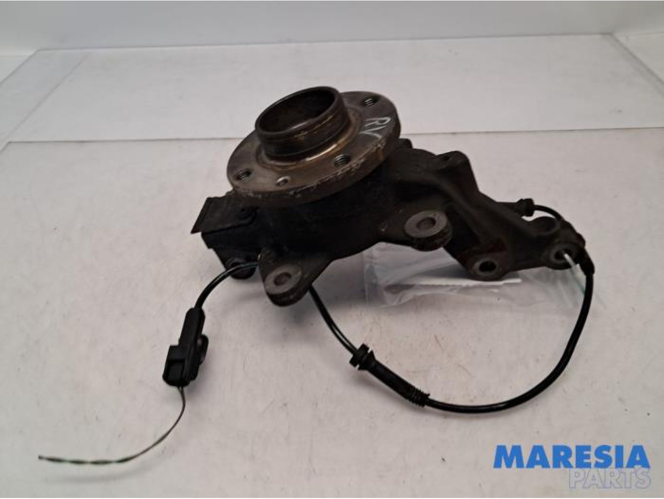 Renault - Clio - Knuckle, front right