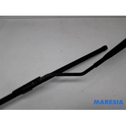 Renault - Clio - Front wiper arm