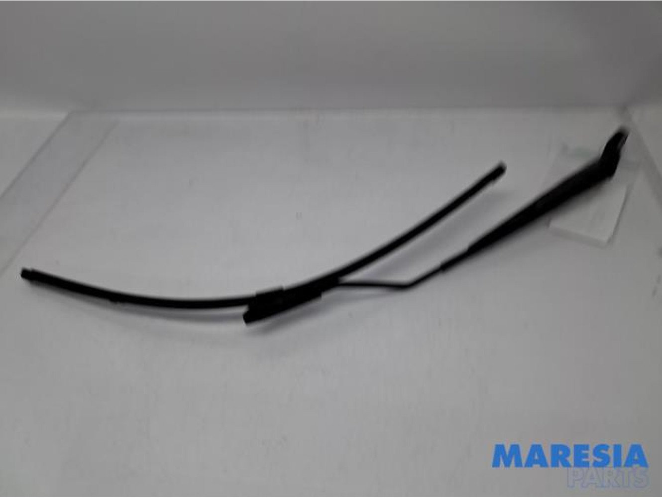 Renault - Clio - Front wiper arm