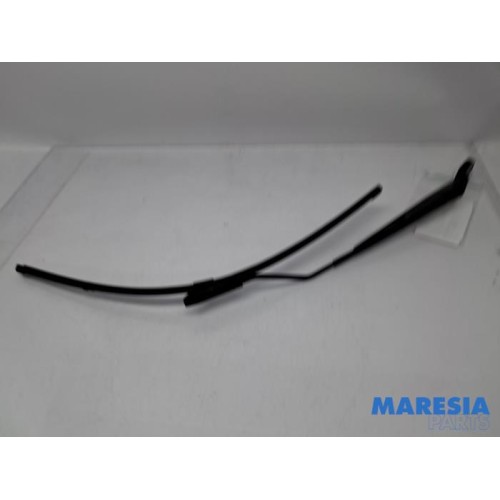 Renault - Clio - Front wiper arm