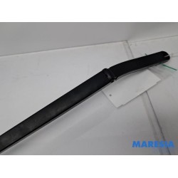 Renault - Clio - Front wiper arm