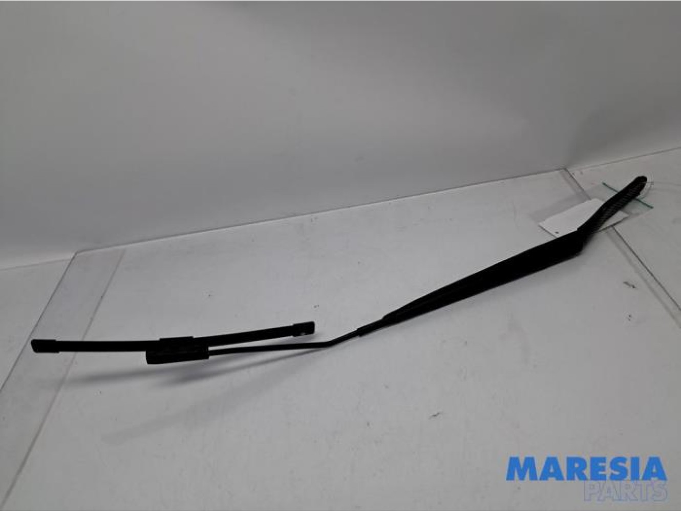 Renault - Clio - Front wiper arm