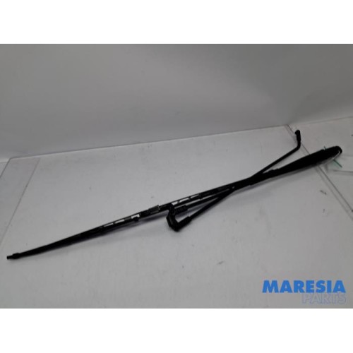 Peugeot - 107 - Front wiper arm
