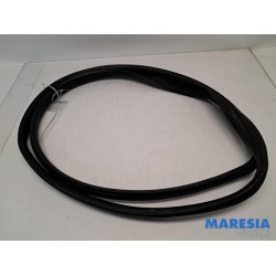 Peugeot - 107 - Türgummi 4-türig links vorne