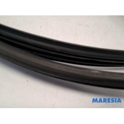 Peugeot - 107 - Türgummi 4-türig links vorne