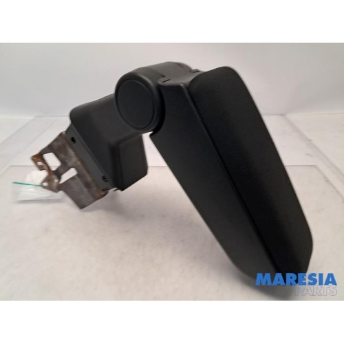 Alfa Romeo - Mito - Armrest