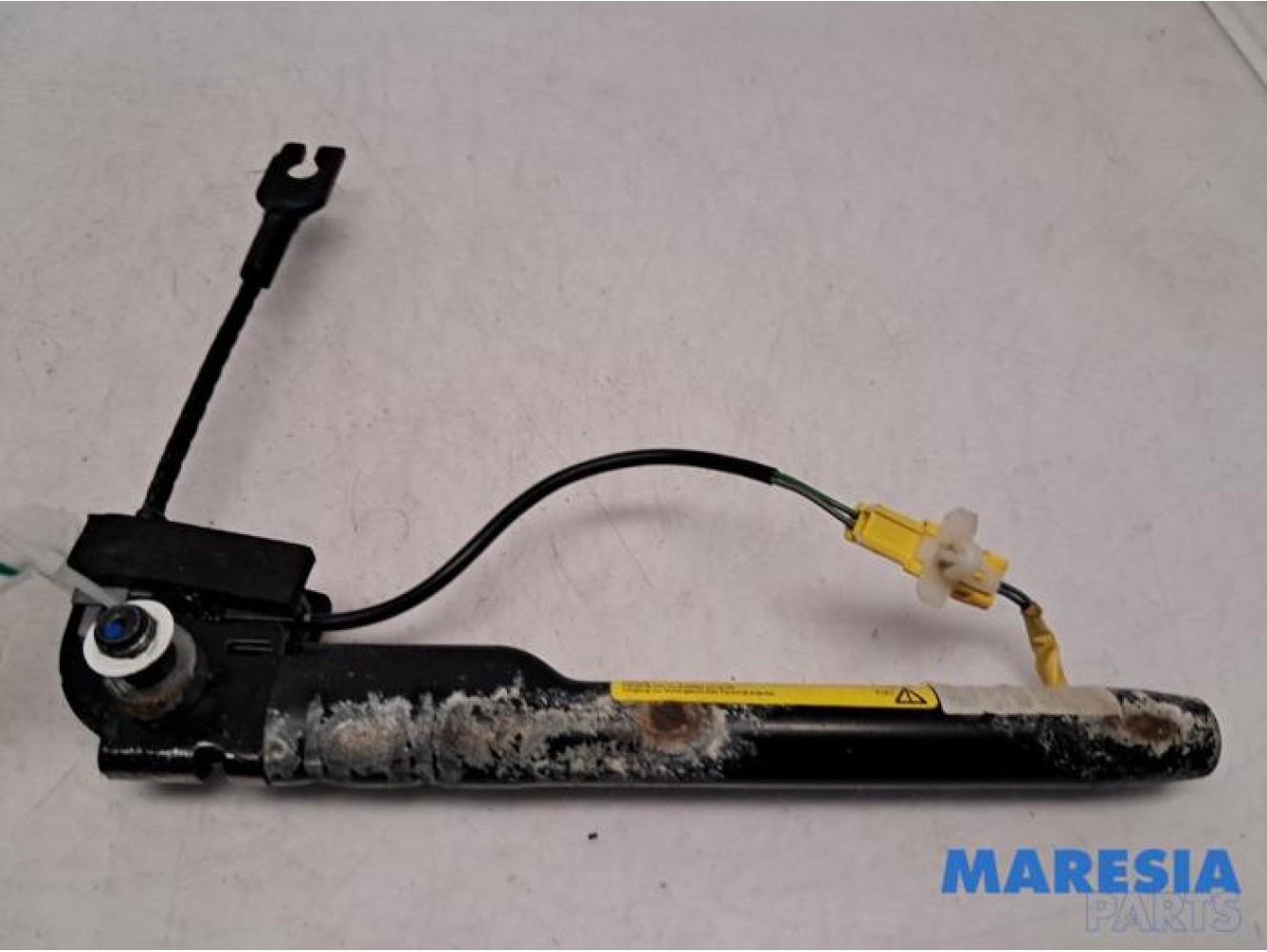 Fiat - 500 - Seatbelt tensioner, right