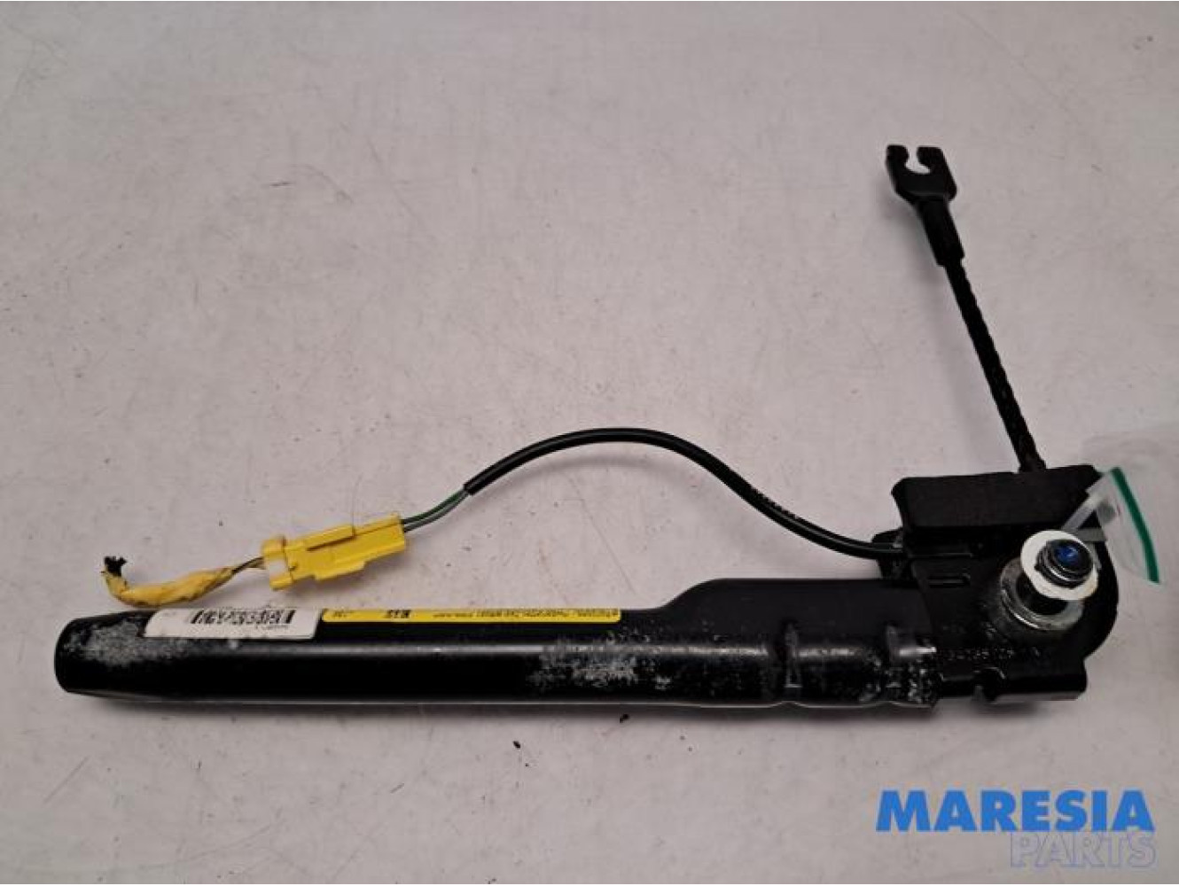 Fiat - 500 - Seatbelt tensioner, left