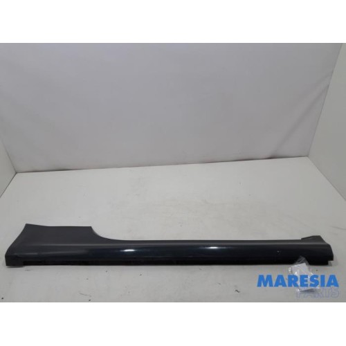 Fiat - 500 Abarth - Side skirt, right