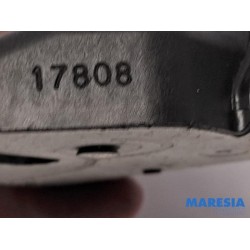 Fiat - 500 - Tailgate lock mechanism