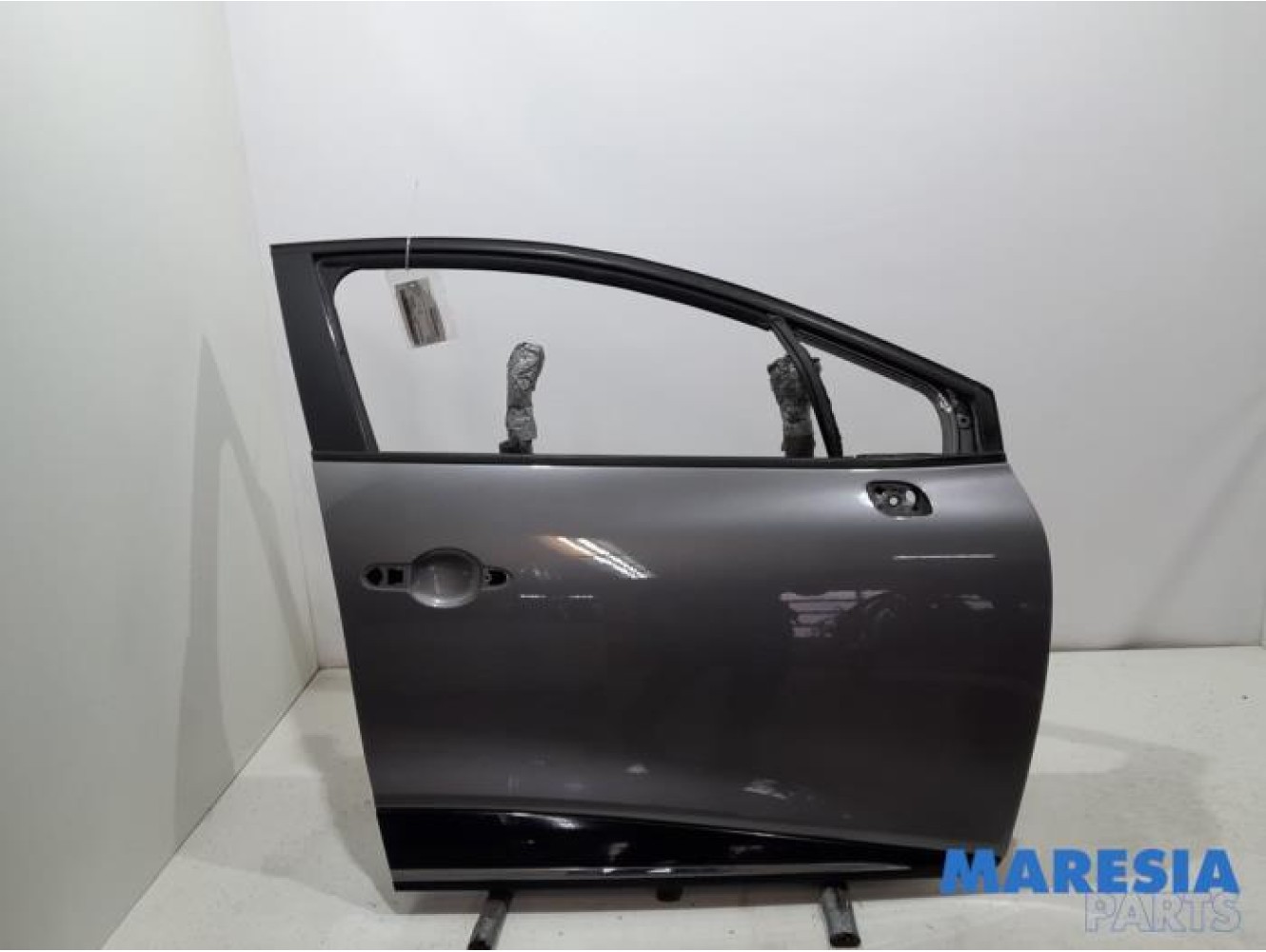 Renault - Clio - Front door 4-door, right