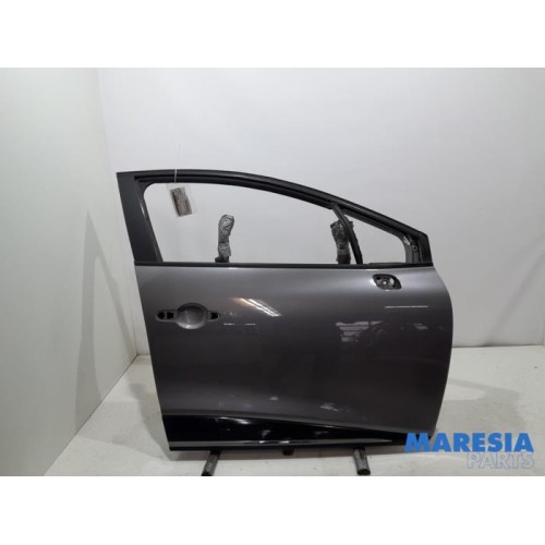 Renault - Clio - Front door 4-door, right