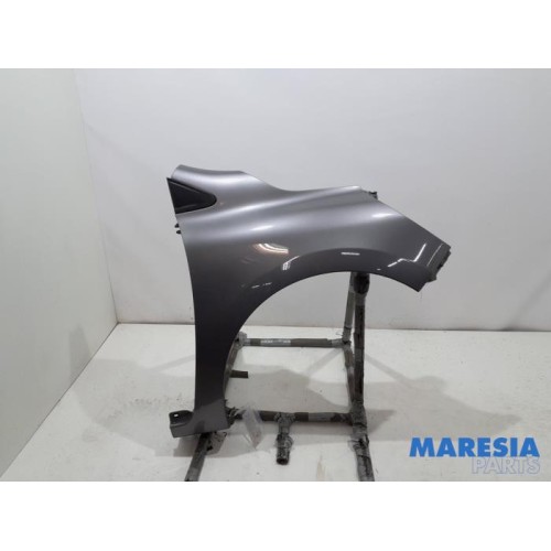 Renault - Clio - Front wing, right