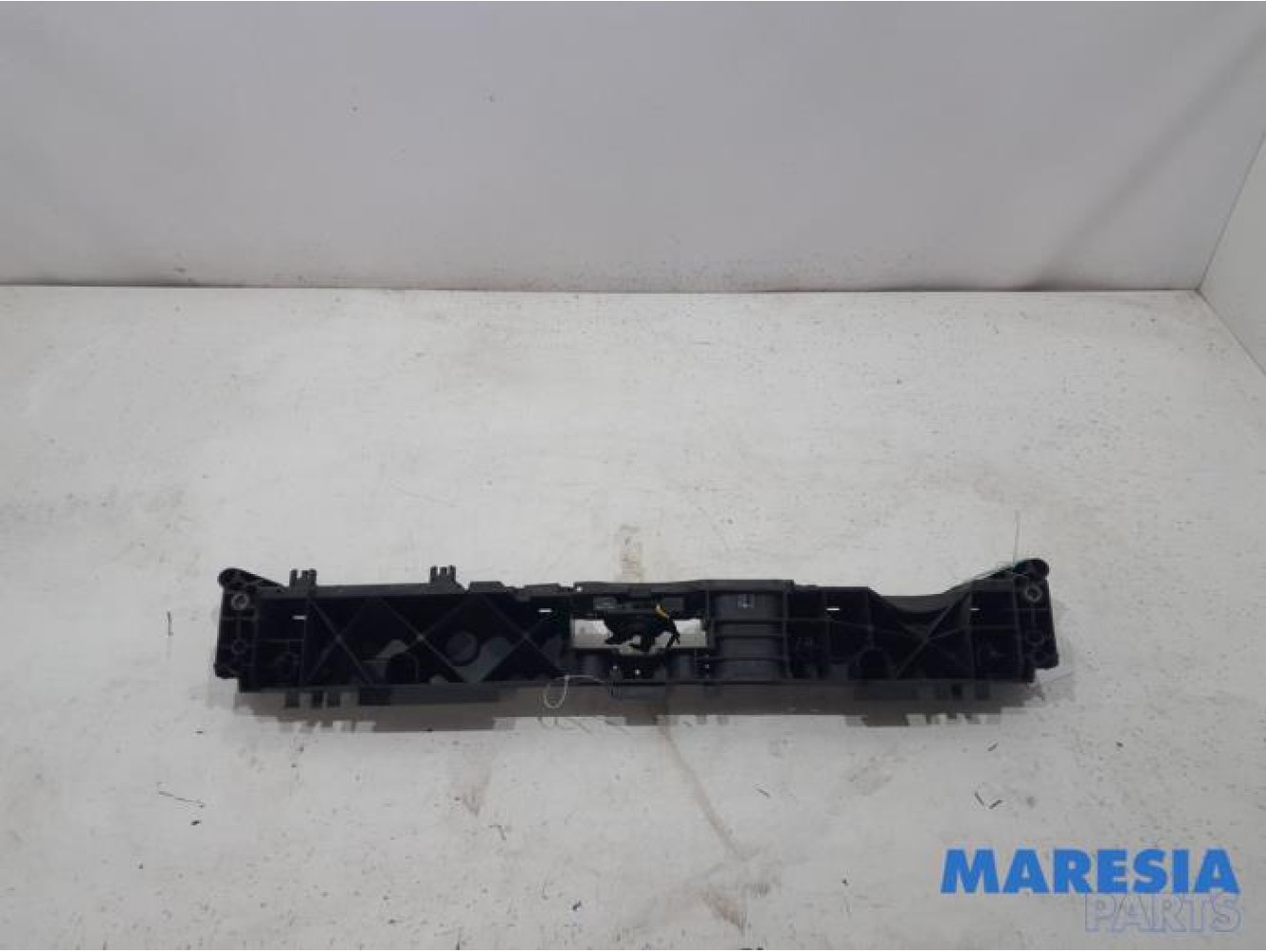 Renault - Clio - Lock plate